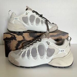 Oakley Factory Team Ibex Cream/Oyster, Used (Size US Men’s 10.0)